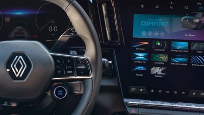 constantly evolving - connected services - Renault Austral E-Tech full hybrid