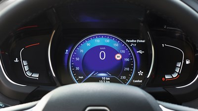 Renault SCENIC - Zoom sur le tableau de bord mode bleu