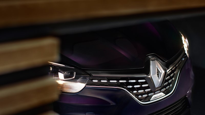 Renault SCENIC et Grand SCENIC INITIALE PARIS - Zoom sur la calandre du véhicule